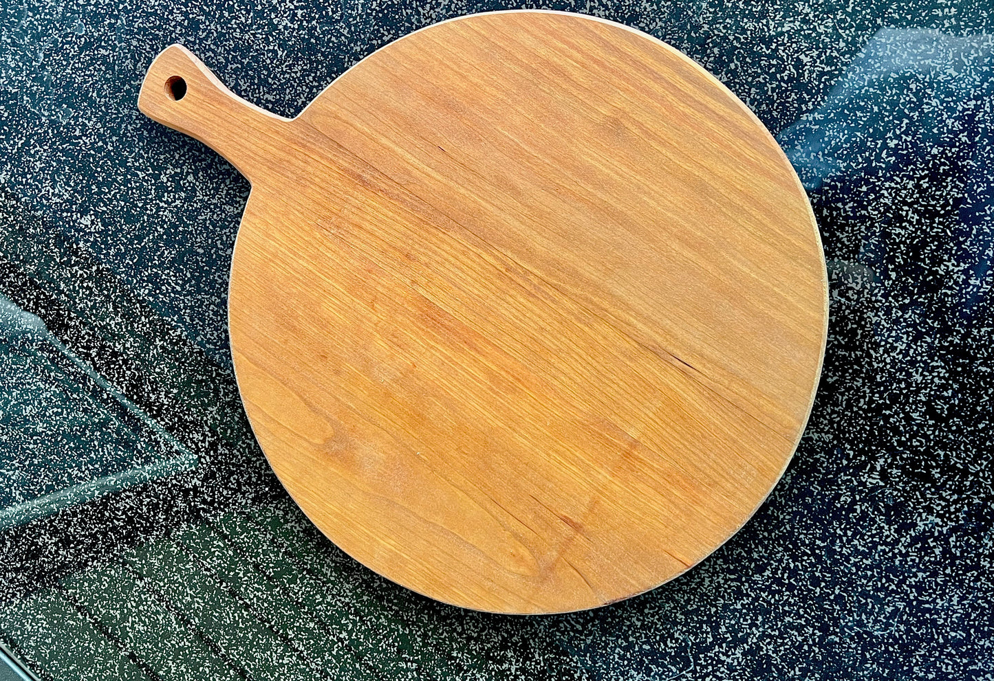 Circular Wooden Cutting Board with Handle